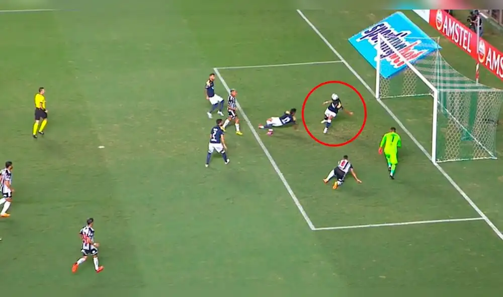 Carlos Zambrano apareció providencial para evitar el 1-0. Foto: captura de ESPN / Video: ESPN