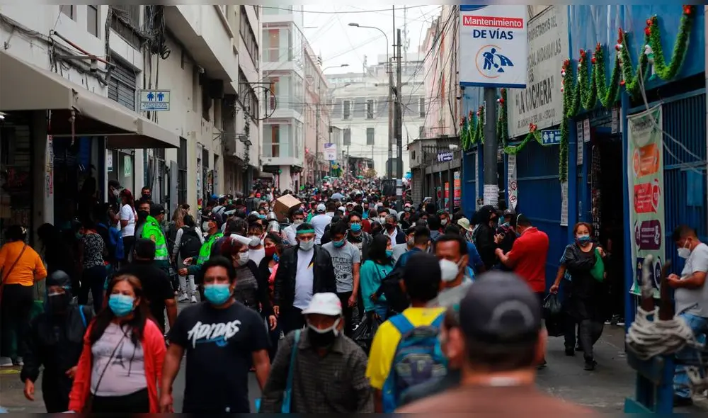 Hay 500 ambulantes registrados para la reubicación, afirma el alcalde de Lima. Foto: Andina