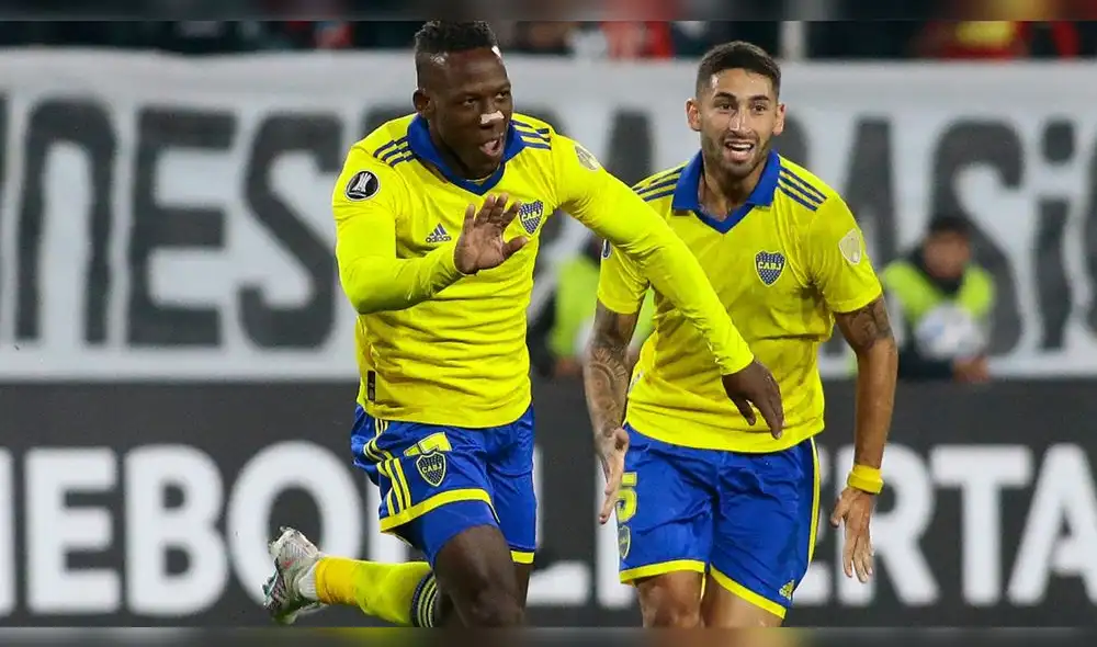 Luis Advíncula juega en Boca Juniors desde el 2021. Foto: EFE