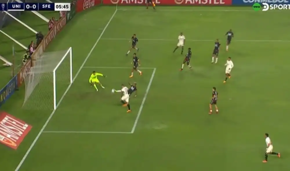 Emanuel Herrera falló una clara ocasión para abrir el marcador ante Santa Fe. Foto: captura/DSports