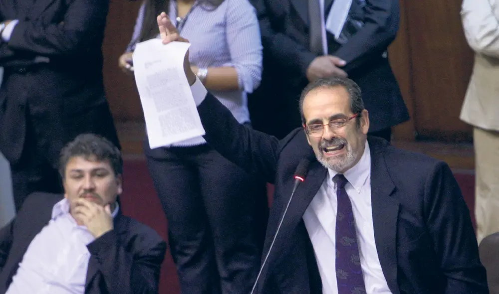 Voz. Aún impacta a las nuevas generaciones escuchar alocuciones políticas de Diez Canseco. Foto: difusión Voz. Aún impacta a las nuevas generaciones escuchar alocuciones políticas de Diez Canseco. Foto: difusión