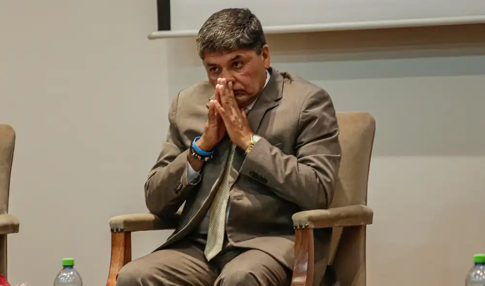 Dolor de cabeza. Funcionarios de confianza del alcalde de Arequipa, Víctor Rivera Chávez, no acreditan varios estudios. Informe fue alcanzando a la autoridad. Foto: Rodrigo Talavera/ LR