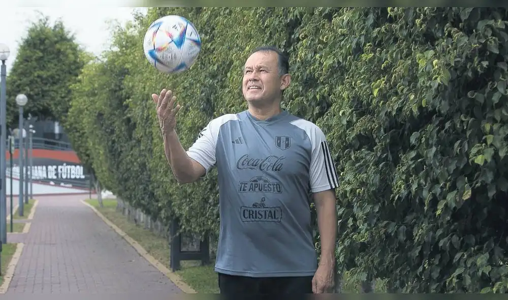 Concentrado. El técnico de la selección, que nos atendió en la Videna, no descansa en su propósito por iniciar de mejor manera las eliminatorias en setiembre. Foto: Marco Cotrina