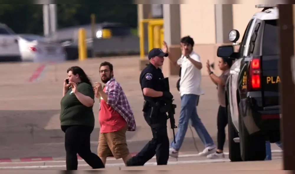 Nuevo tiroteo se desata en un centro comercial en la ciudad de Texas. El tirador fue abatido por un policía. Foto: The New York Times. Nuevo tiroteo se desata en un centro comercial en la ciudad de Texas. El tirador fue abatido por un policía. Foto: The New York Times.