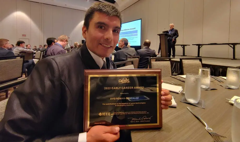 El 3 de mayo, Avid recibió el premio de la IEEE en Texas, EEUU. Arriba, en la misión simulada a Marte. Foto: archivo LR