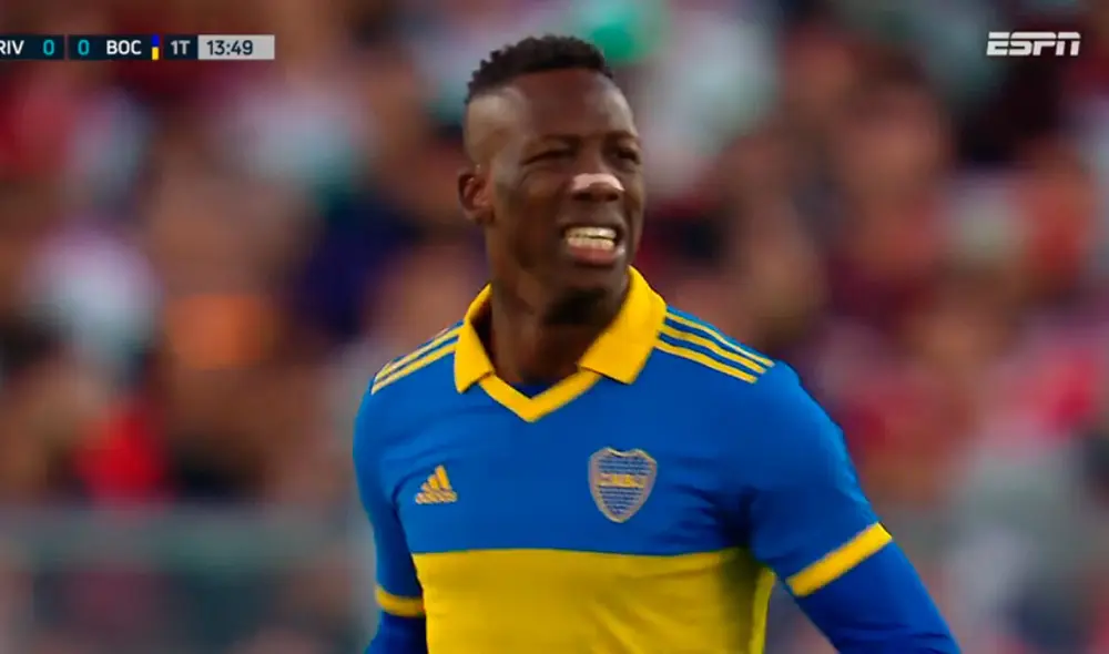 Luis Advíncula sintió molestias en el superclásico contra River Plate. Foto: captura ESPN Luis Advíncula sintió molestias en el superclásico contra River Plate. Foto: captura ESPN