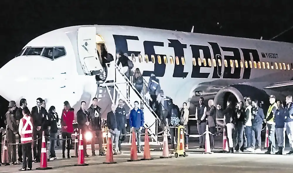 Primer vuelo. La madrugada de ayer retornaron a Venezuela 115 personas que estaban en la frontera Perú - Chile. Foto: LR
