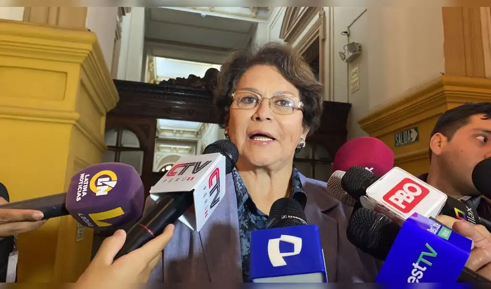 Congresista Gladys Echaíz recomendó a la mandataria evaluar temas antes de pronunciarse. Foto y video: Mary Luz Aranda/ La República Congresista Gladys Echaíz recomendó a la mandataria evaluar temas antes de pronunciarse. Foto y video: Mary Luz Aranda/ La República