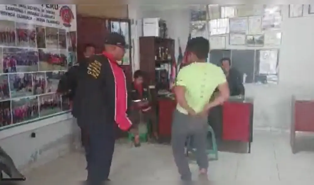Delincuentes son castigados por rondas campesinas. Foto:  Captura de video habla Cajamarca