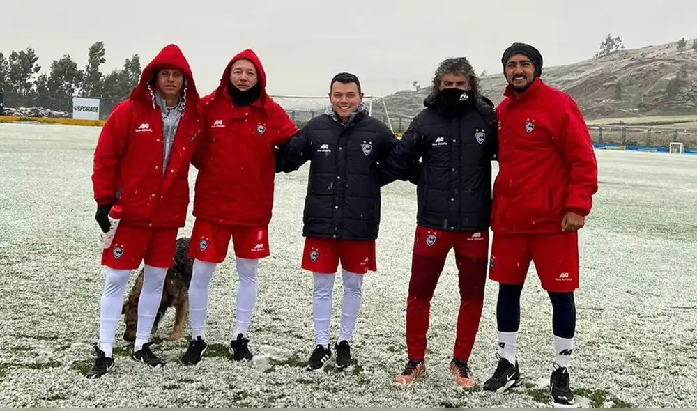 El comando técnico se acercó al campo a las 8.30 a. m. Foto: Cienciano