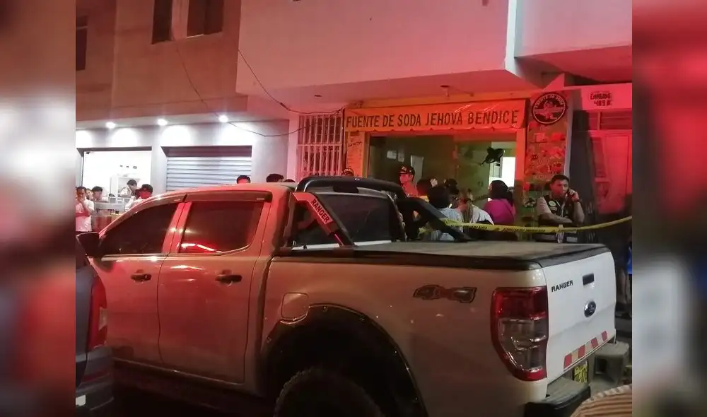Cadáveres quedaron dentro de un local de fuente de sosa. Foto: Ozono Televisión