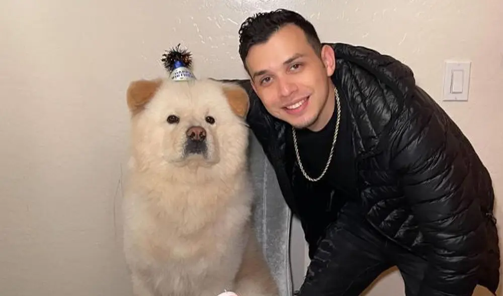 El vocalista de Los Parras habría estado a bordo de un auto Mercedes cuando fue embestido por una camioneta, la cual minutos después ardería en llamas producto del impacto. Foto: Carlos Parra/Instagram