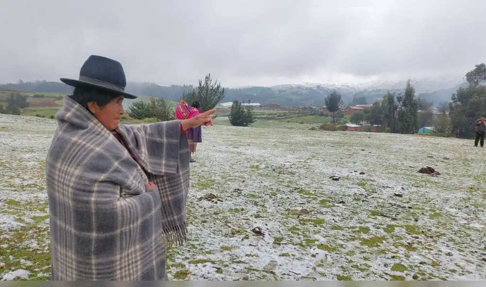 Los pobladores expresaron su preocupación debido a la nevada en Cusco. Foto: Luis Álvarez / La República -Vídeo/ Luis Álvarez/ Rocío Cárdenas
