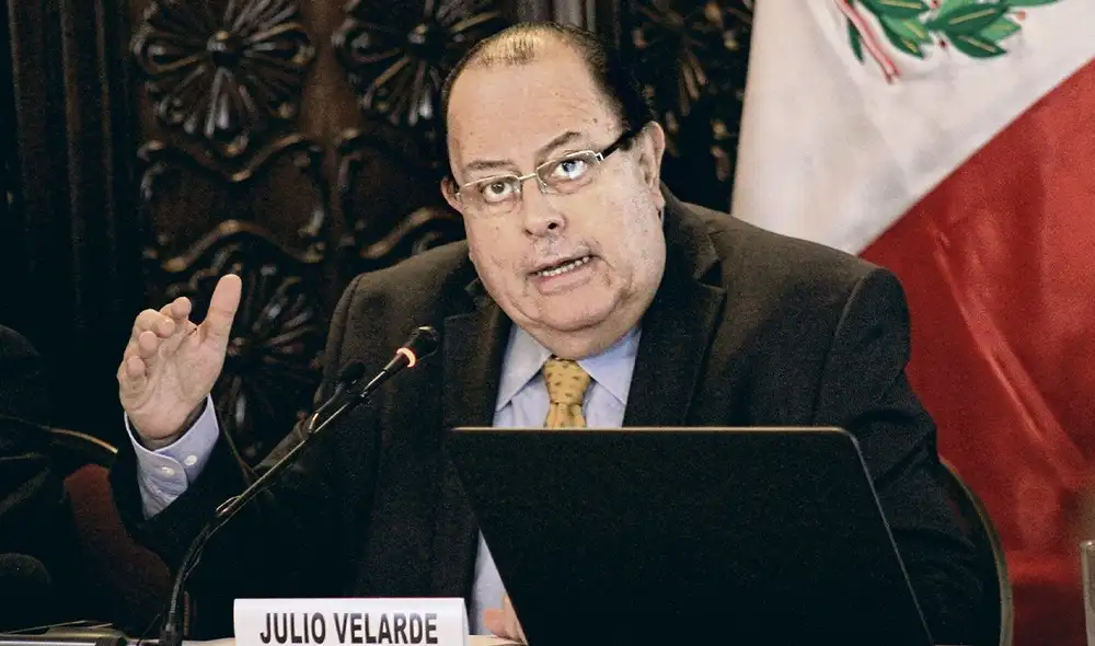 Velarde asegura que el sueldo crece por la mayor demanda de trabajo y no "por leyes". Foto: La República