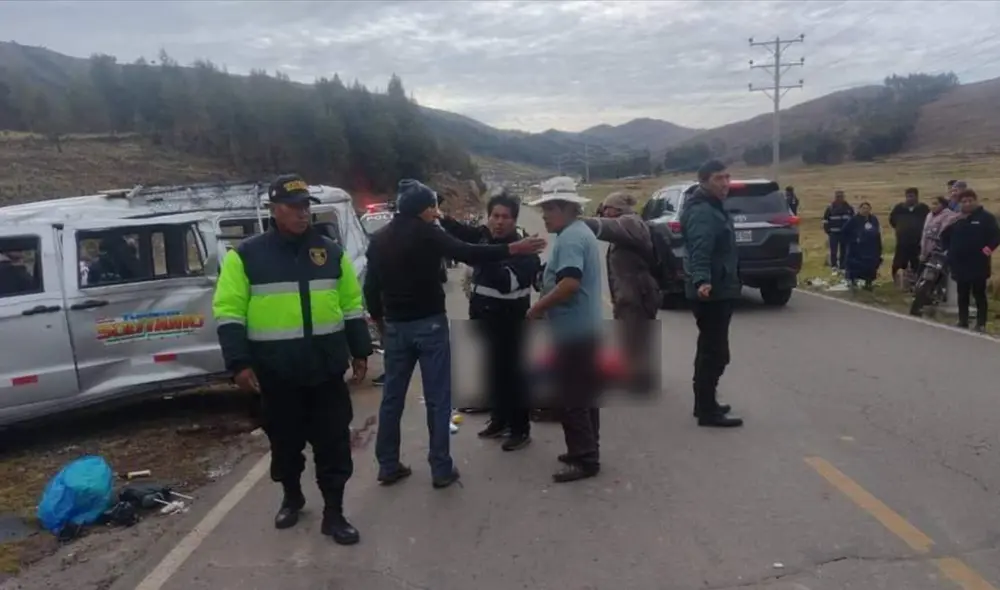 Accidente. La unidad dio varias vueltas de campana en la vía Huancané-Moho. Foto: PNP