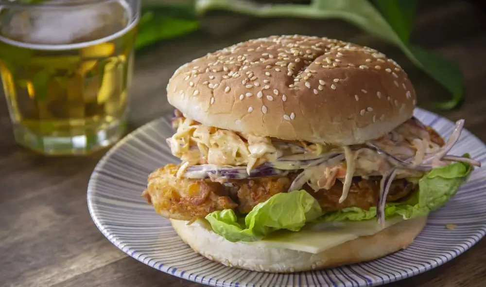 El kilo de pollo se cotiza a 12 soles aproximadamente, aprovéchalo al máximo con estas recetas. Foto: Comedera/Instagram