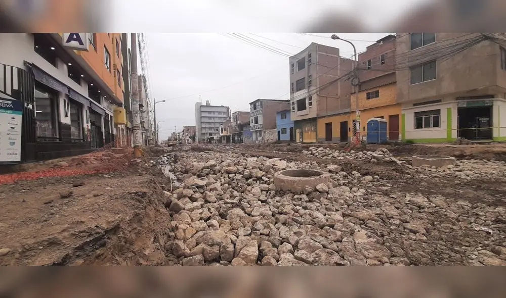 Se reportan desagües y basura en trabajos de avenida Balta, entre Coloniaje y Dorado. Foto: La República Se reportan desagües y basura en trabajos de avenida Balta, entre Coloniaje y Dorado. Foto: La República