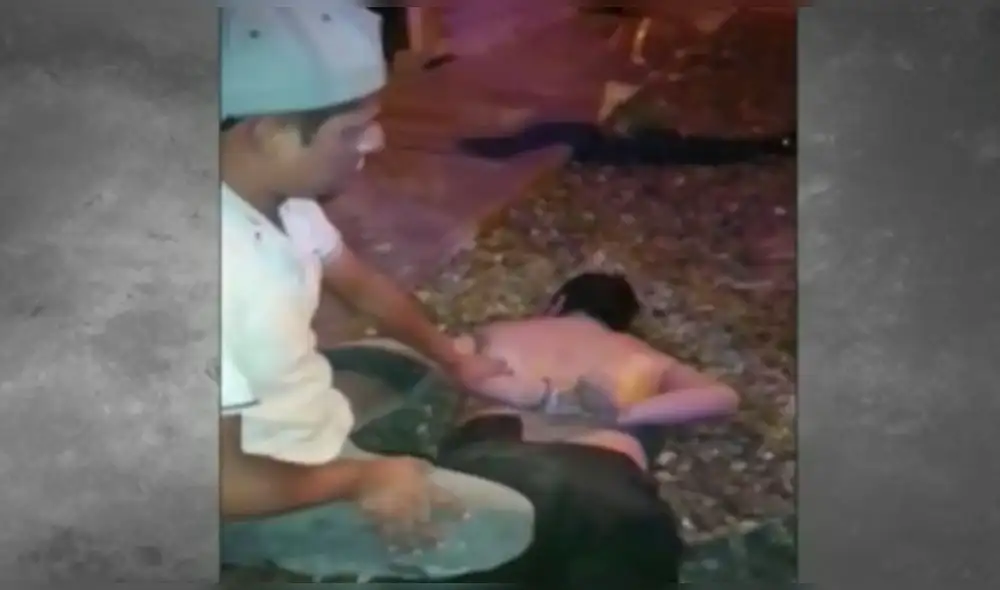 El agresor de 25 años fue capturado por los vecinos de Zapallal. | Foto: Captura América Noticias El agresor de 25 años fue capturado por los vecinos de Zapallal. | Foto: Captura América Noticias