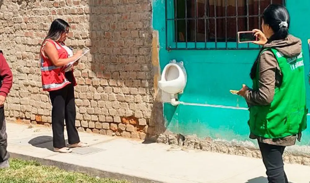 El dueño de la presunta cantina también llegó a instalar una letrina. Foto: composición LR/ captura de Municipalidad de La Tinguiña El dueño de la presunta cantina también llegó a instalar una letrina. Foto: composición LR/ captura de Municipalidad de La Tinguiña