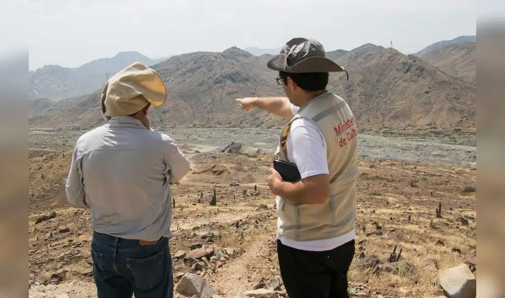 Personal especializado de la Dirección de Cultura verificó los daños causados. Foto: La República Personal especializado de la Dirección de Cultura verificó los daños causados. Foto: La República