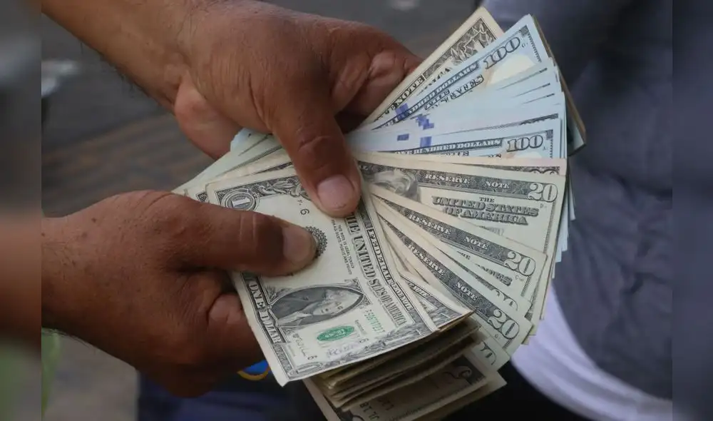 El billete verde en el mercado paralelo cotizaba en S/3,640 la venta y S/3,67 la compra. Foto: Andina El billete verde en el mercado paralelo cotizaba en S/3,640 la venta y S/3,67 la compra. Foto: Andina