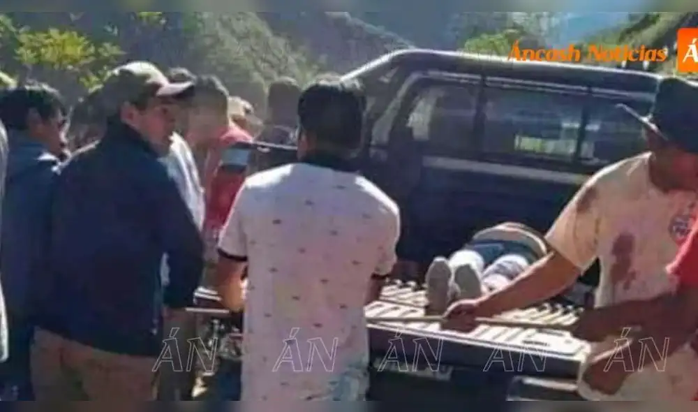 Los familiares de la víctima llegaron hasta el lugar del accidente. Foto: Áncash Noticias Los familiares de la víctima llegaron hasta el lugar del accidente. Foto: Áncash Noticias