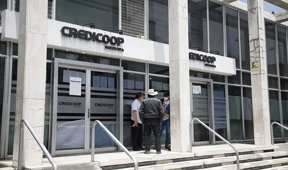 Larga espera. Son miles los cooperativistas afectados por la mala gestión de las entidades. Foto: Rodrigo Talavera/La República