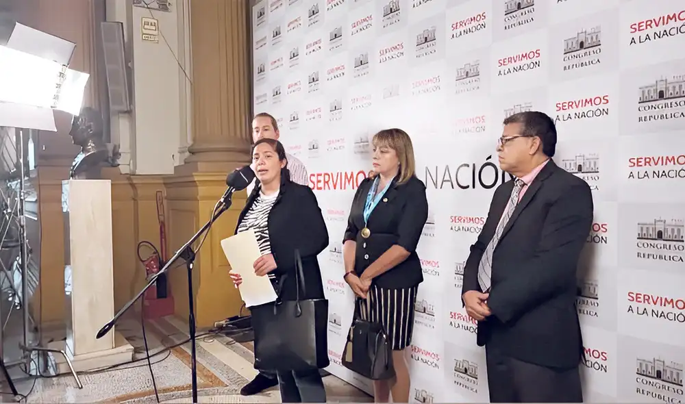 Encuentro. Gremios periodísticos se reunieron con más bancadas para tratar la ley mordaza. Foto: difusión Encuentro. Gremios periodísticos se reunieron con más bancadas para tratar la ley mordaza. Foto: difusión