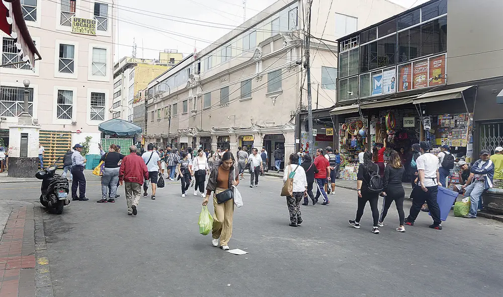 Nuevo rostro. Calles de Mesa Redonda lucen sin ambulantes. Comerciantes informales piden diálogo con las autoridades limeñas ante la nula reubicación.  Foto: Félix Contreras/La República
