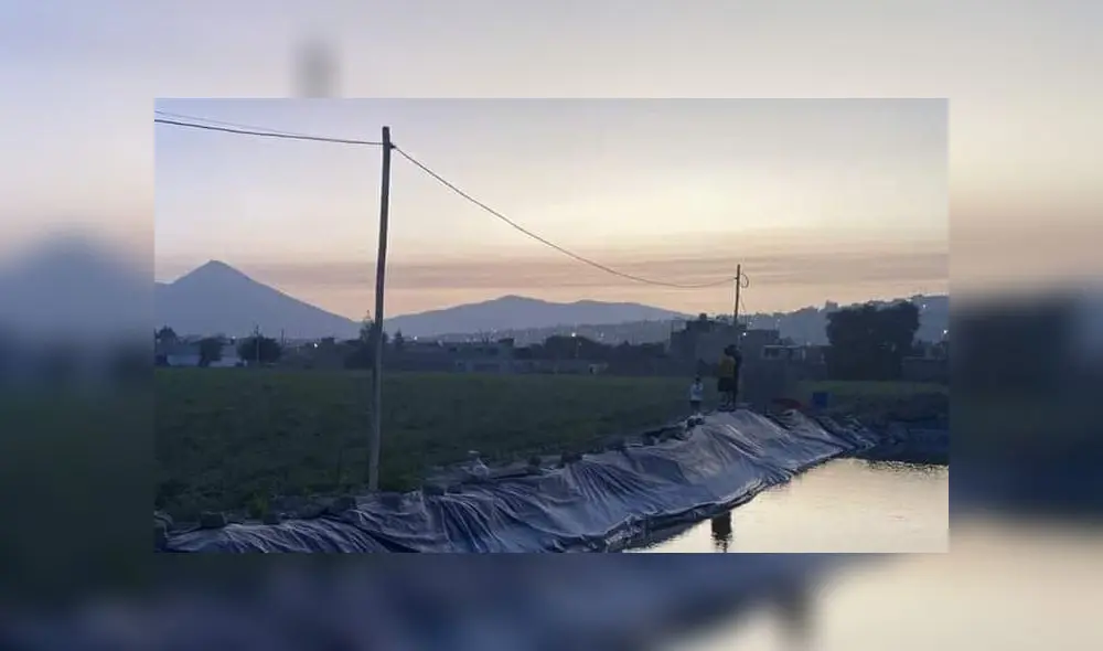 Los pobladores alertaron a la Policía sobre el hallazgo del cuerpo sin vida del niño. Foto:  Mega Tv  - Chimbote