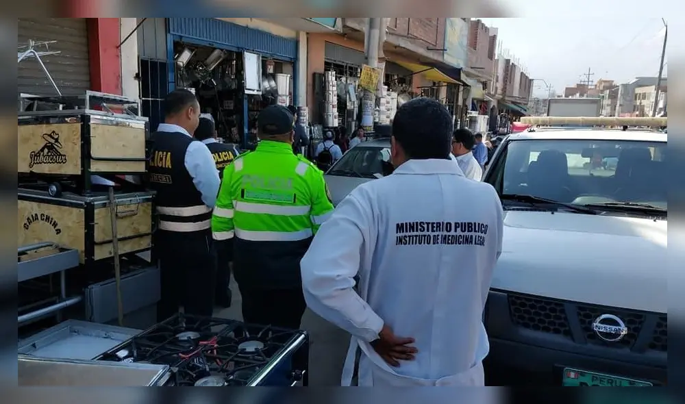 Feto fue hallado en medio de la plataforma comercial Andrés Avelino Cáceres de Arequipa. Foto: Los Protagonistas Feto fue hallado en medio de la plataforma comercial Andrés Avelino Cáceres de Arequipa. Foto: Los Protagonistas