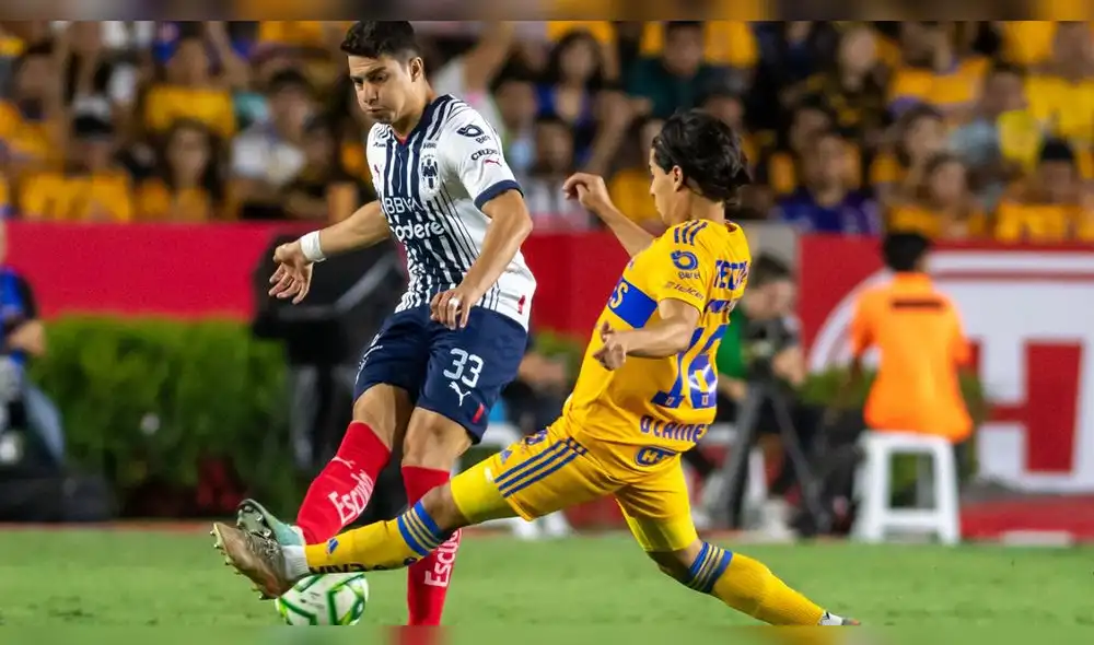 Rayados y Tigres juegan en el Estadio Universitario. Foto: EFE Rayados y Tigres juegan en el Estadio Universitario. Foto: EFE