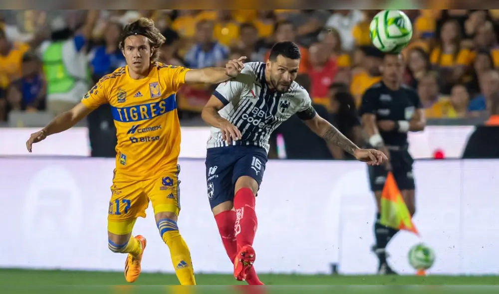 Tigres y Rayados juegan en el Estadio Universitario. Foto: EFE