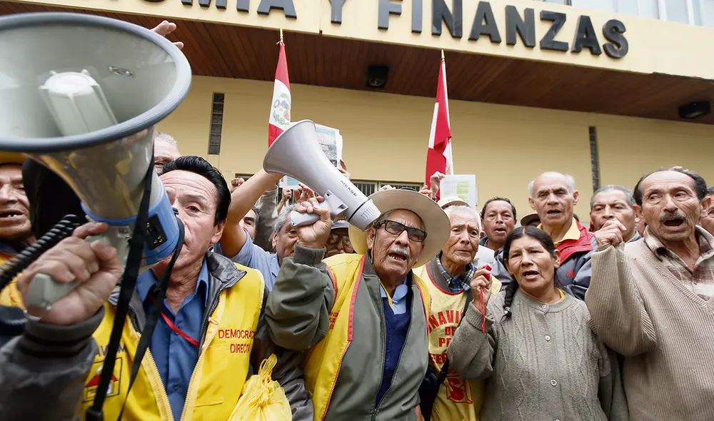 No dan marcha atrás. Exaportantes exigen la devolución total de sus descuentos al Fonavi. Foto: La República
