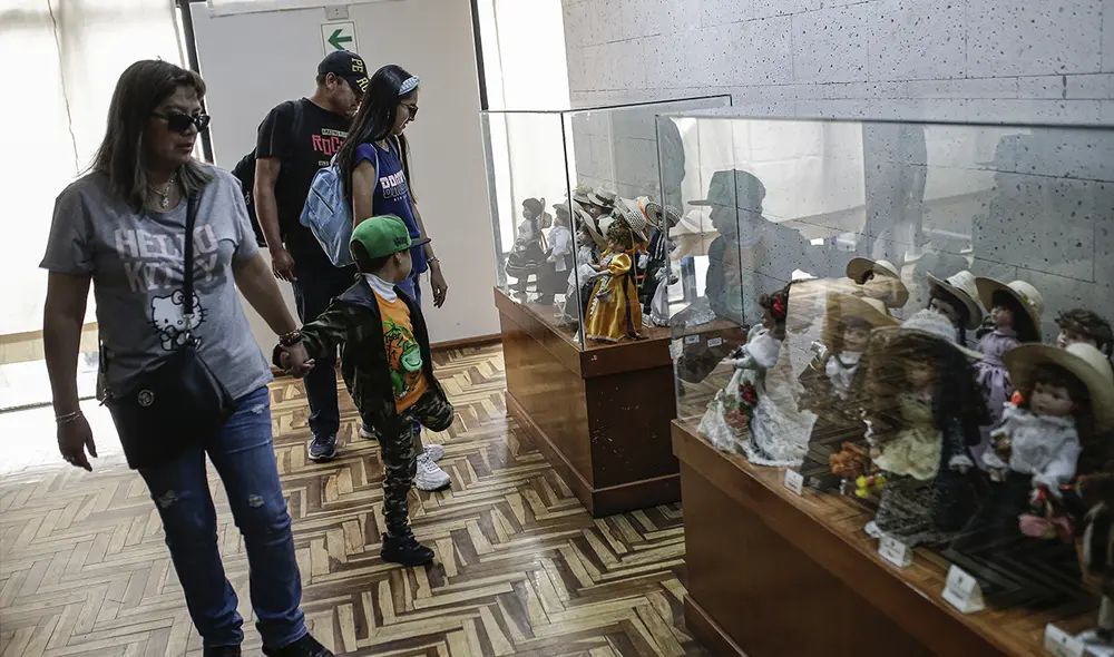 Visitas gratuitas. Los visitantes tuvieron la oportunidad de recorrer espacios como la sala virtual ubicada en el segundo piso de la municipalidad. Foto: Rodrigo Talavera/ LR