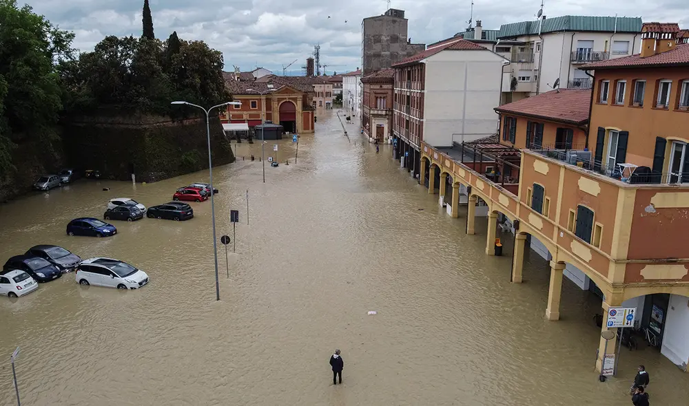 Cifra de muertos asciende a 13. Foto: composición LR / AFP - Video: El País