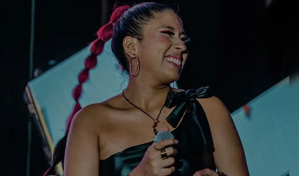 La cantante agradeció a sus padres por apoyarla. Foto: Azucena Calvay/Facebook