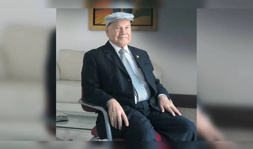 Iván Rodríguez obtuvo su grado de doctor de Educación con la investigación 'Planteamiento sobre el concepto de literatura peruana'. Foto: Marco Cotrina/La República Iván Rodríguez obtuvo su grado de doctor de Educación con la investigación 'Planteamiento sobre el concepto de literatura peruana'. Foto: Marco Cotrina/La República