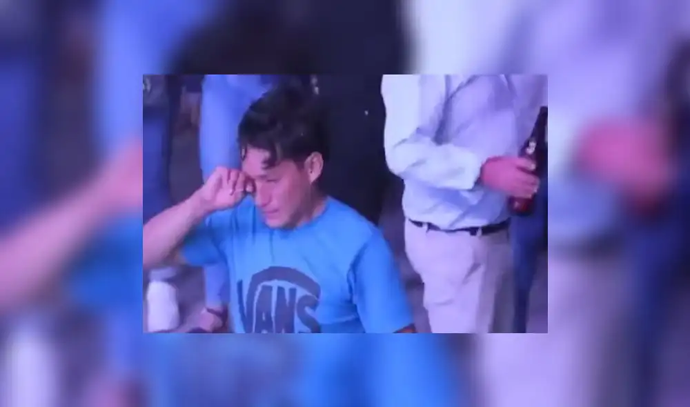 Joven se emocionó con canción de Tony Rosado. Foto: captura/Radio Nova Piura - Video: Radio Nova Piura