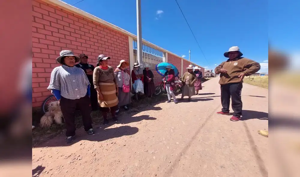 Los padres de familia se mantienen en alerta ante las medidas que adopten las autoridades. Foto: Liubomir Fernández/ La República