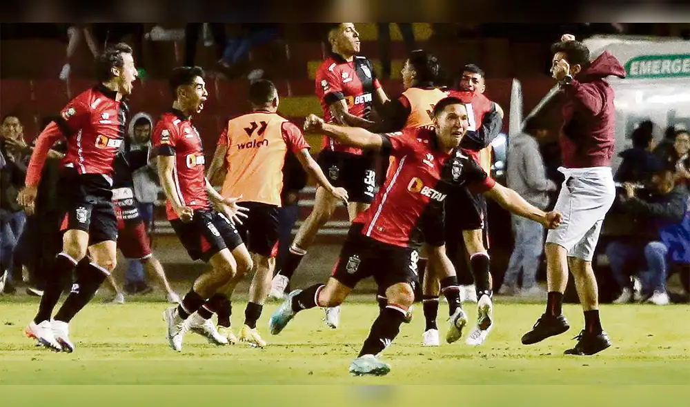 El festejo. Los rojinegros celebran los tres puntos en casa. Foto: difusión El festejo. Los rojinegros celebran los tres puntos en casa. Foto: difusión