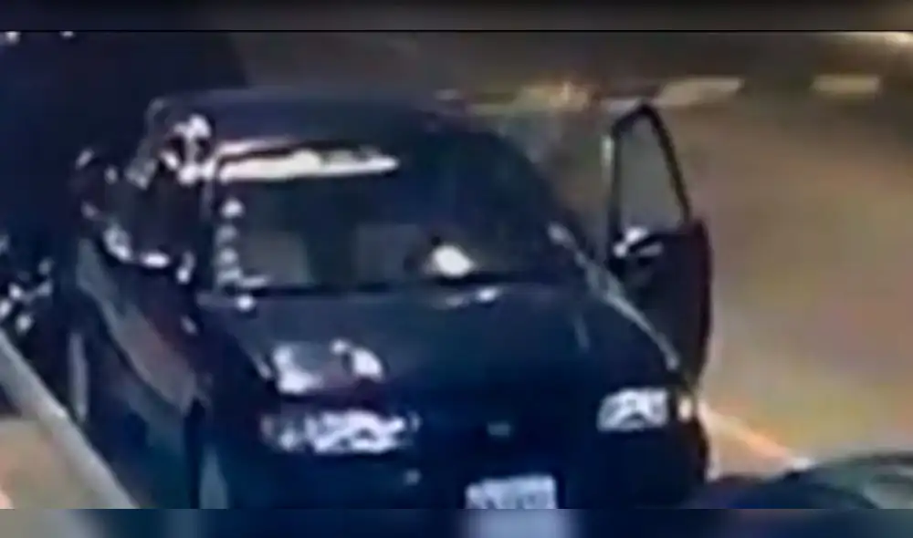 La mujer asegura que es la segunda vez que le roban su vehículo en este distrito. Foto y video: captura/Latina La mujer asegura que es la segunda vez que le roban su vehículo en este distrito. Foto y video: captura/Latina