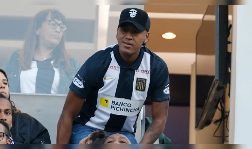 Renato Tapia es hincha confeso de Alianza Lima y lo ha demostrado yendo a los partidos de los íntimos. Foto: GLR Renato Tapia es hincha confeso de Alianza Lima y lo ha demostrado yendo a los partidos de los íntimos. Foto: GLR