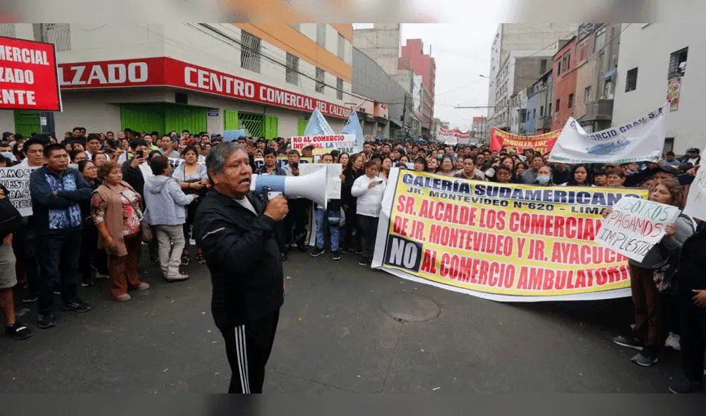 Comerciantes formales del Triángulo Comercial Grau rechazan presencia de ambulantes. Foto: Carlos Félix/La República