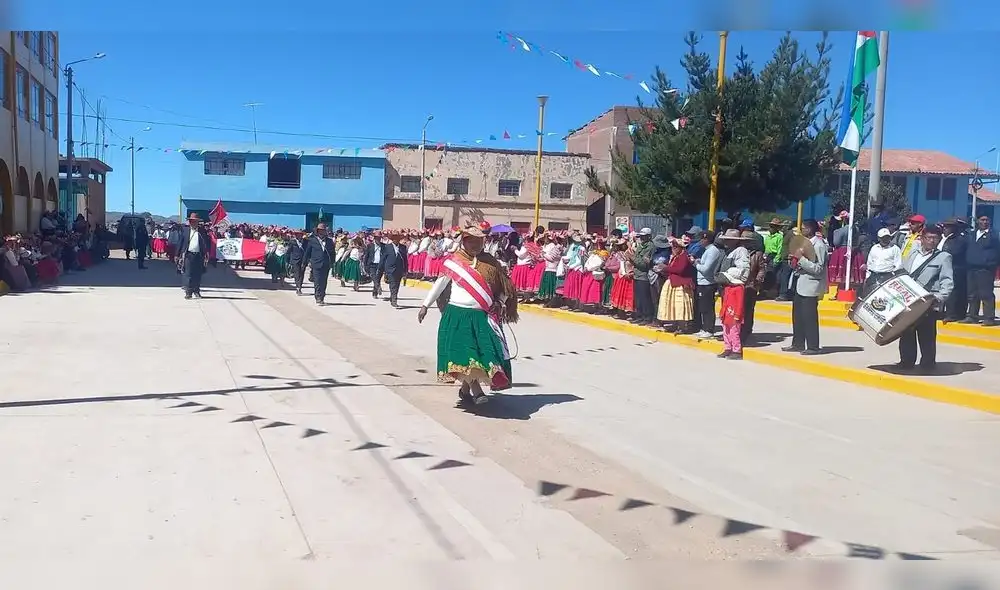 Ciudadanos de Carata celebraron su 48 aniversario. Foto: Efraín Suasaca