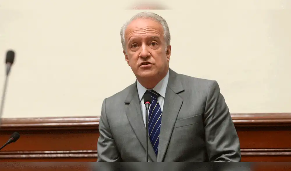 'Nano' Guerra García fue captado en traje de baño en la playa durante sesión de la Comisión de Producción del Congreso. Foto: Congreso 'Nano' Guerra García fue captado en traje de baño en la playa durante sesión de la Comisión de Producción del Congreso. Foto: Congreso