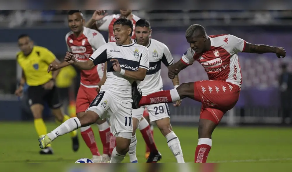 Gimnasia y Santa Fe jugaron en el estadio Juan Carmelo Zerillo. Foto: AFP
