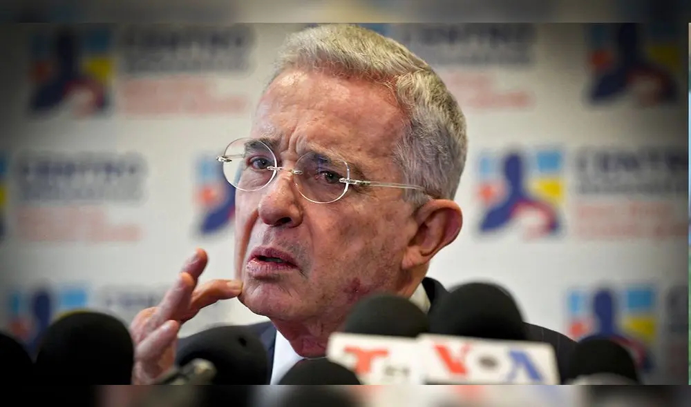 Álvaro Uribe es acusado de presuntamente sobornar y manipular testigos. Foto: AFP