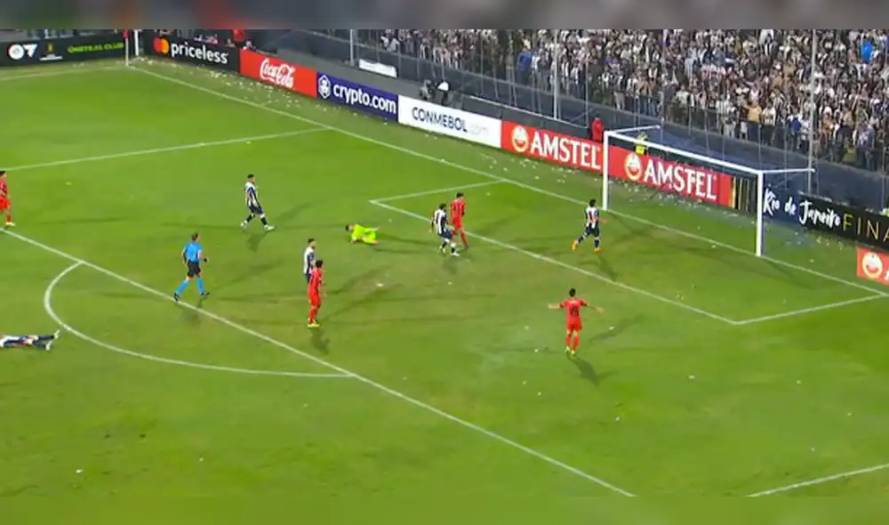 Libertad no perdonó el error de la defensa de Alianza Lima. Foto: ESPN