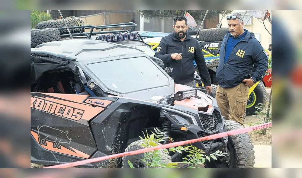 Carrera de la muerte. Dos agentes de la Policía contemplan uno de los vehículos todoterreno atacados en plena carrera. Foto: difusión